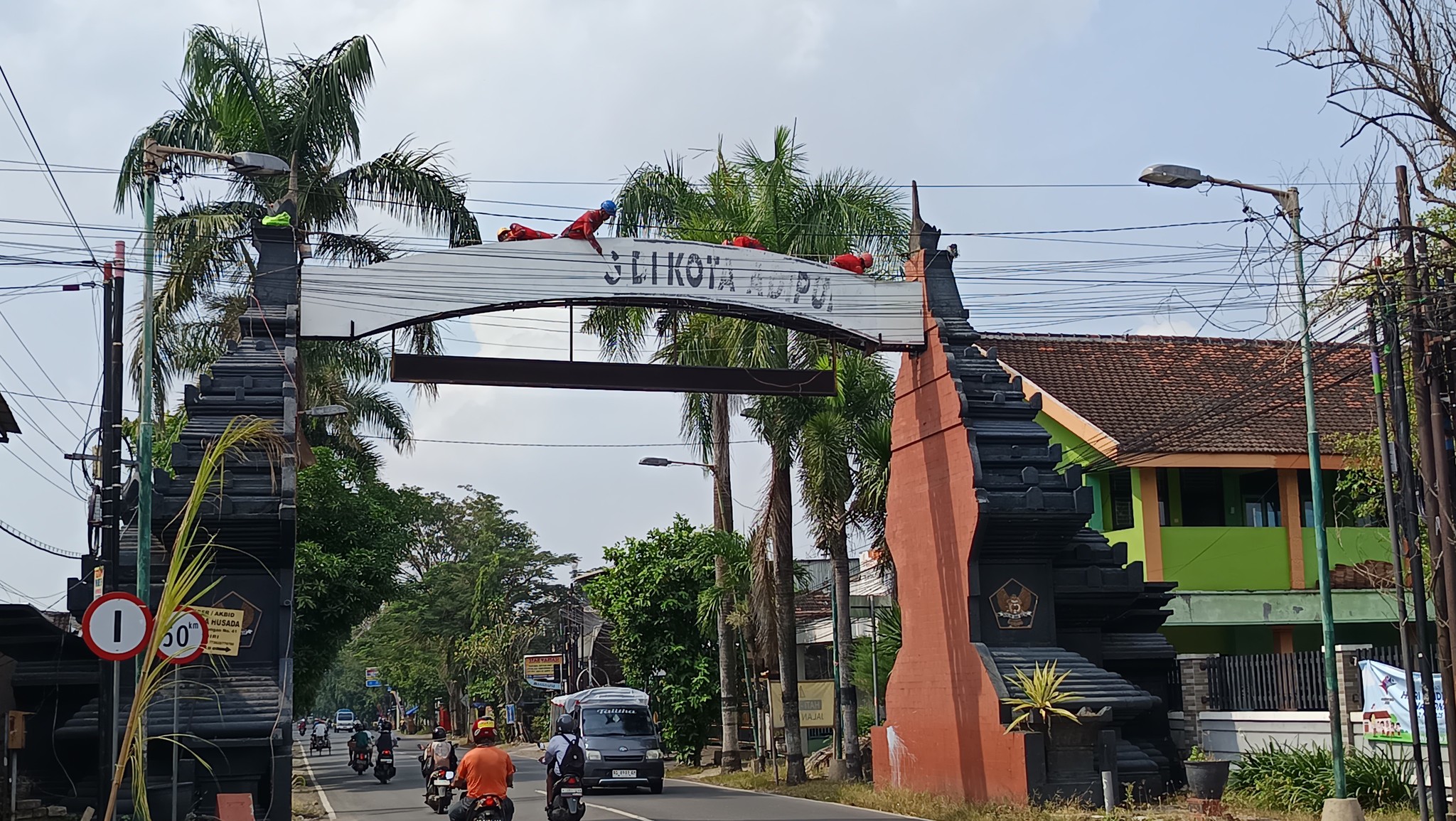 Proyek climbing dan painting Adventure Group di berbagai sektor industri