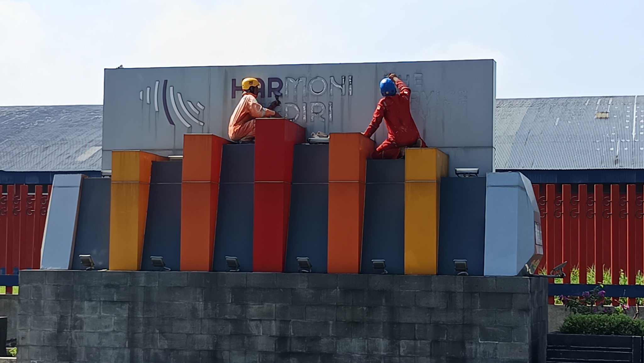 Hasil kerja climbing dan painting Adventure Group yang memuaskan klien